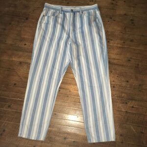 American Eagle blue and white 80’s 12striped mom jeans